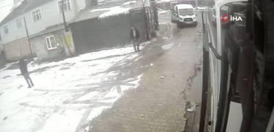 Elazığ'da esnafın kapsının &ouml;n&uuml;ne yolcuların tuvaletini yapması &uuml;zerine kavga &ccedil;ıktı