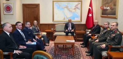 MSB&rsquo;deki Barrack g&ouml;r&uuml;şmesinde protokol tartışması: &ldquo;Oturma d&uuml;zeni hep b&ouml;yle&rdquo;