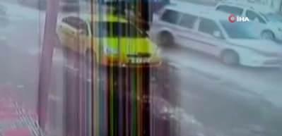 Muş'ta taksici esnafı havale ge&ccedil;iren &ccedil;ocuğu kucağına alarak hastaneye yetiştirdiği anlar takdir topladı