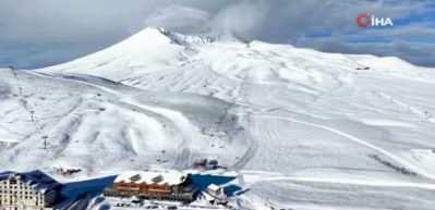 Erciyes Kayak Merkezi&rsquo;nde kar kalınlığı 180 santimetreye ulaştı