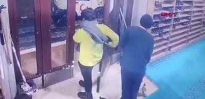 Sultangazi'de camiye dadanan hırsız cemaati mağdur etti