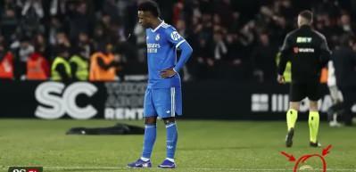 Tarihin en b&uuml;y&uuml;k zaferlerinden birine g&ouml;lge d&uuml;şt&uuml;! Vinicius Junior'a 'Muz' attılar