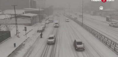 Yurt genelinde yağmur ve kar etkili olacak, sıcaklıklar d&uuml;ş&uuml;yor