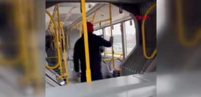 Bursa'da otob&uuml;ste yer tartışması kavgaya d&ouml;n&uuml;şt&uuml;