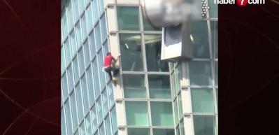 ABD'li tırmanıcı Alex Honnold, "Taipei 101" g&ouml;kdeleninin tepesine ipsiz &ccedil;ıktı