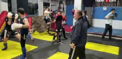 Adana'ya pamuk tarlasında &ccedil;alışmaya gitti, d&ouml;v&uuml;ş&ccedil;&uuml; oldu