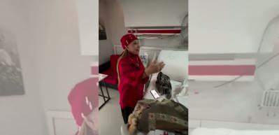 Bedia Akt&uuml;rk ve G&ouml;khan G&uuml;ney hastane odasında bir araya geldi! O halleri g&uuml;ndem oldu