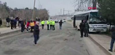 &Ccedil;erkezk&ouml;y&rsquo;de iki iş&ccedil;i servisi kafa kafaya &ccedil;arpıştı: 19 yaralı