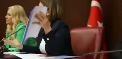 CHP'li İzmit belediyesinin saksı satın alma s&uuml;recindeki usuls&uuml;zl&uuml;kler mecliste tepkiye neden oldu