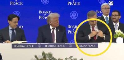 Davos'taki kalem detayının arka planı belli oldu! Hakan Fidan: &Uuml;lkemizi temsil ediyoruz, oradaki kalemi beğenmedim