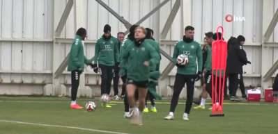 Deniz T&uuml;r&uuml;&ccedil;: 'Şu anki durum bize yakışmıyor'