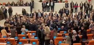 En d&uuml;ş&uuml;k emekli aylığını artıran teklif kabul edildi