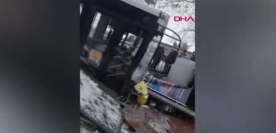  Esenler'de İETT otob&uuml;s&uuml; otoparka daldı &ouml;n&uuml;ne &ccedil;ıkan ara&ccedil;ları ezdi ge&ccedil;ti