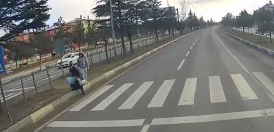 Facianın eşiğinden d&ouml;n&uuml;ld&uuml;! G&ouml;z&uuml; d&ouml;nm&uuml;ş kamyoncu dehşeti yaşattı