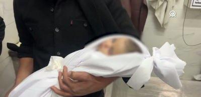 Gazze'de 2 aylık bebek soğuktan donarak can verdi! Acılı babanın y&uuml;reğine kor ateş d&uuml;şt&uuml;...