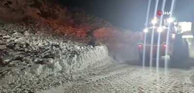 G&uuml;m&uuml;şhane&rsquo;de Yağmurdere karayoluna &ccedil;ığ d&uuml;şt&uuml;! Ulaşuma kapandı