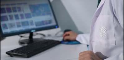 Gupse &Ouml;zay'ın hastalığı g&uuml;ndem oldu! Hızlı kilo kaybınızın sebebi &uuml;lseratif kolit olabilir