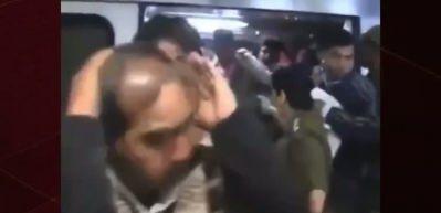 Kadınların kullandığı trene binen erkekler tokatlanrak trenden atıldı