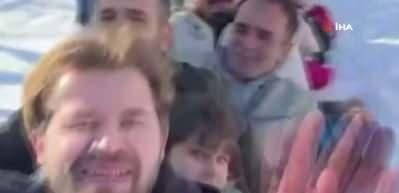 Ordu'da kar yağışı eğlenceye d&ouml;n&uuml;şt&uuml;: 150 kişi aynı anda kaymaya &ccedil;alıştı