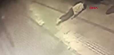 Paramedik Hamit Aras davasında y&uuml;rek yakan anlar: Anne g&ouml;r&uuml;nt&uuml;ler karşısında g&ouml;zyaşlarına boğuldu