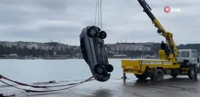 Şile Limanı&rsquo;nda otomobil denize u&ccedil;tu: S&uuml;r&uuml;c&uuml; yaralı kurtarıldı