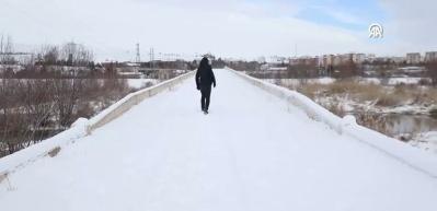 Sivas&rsquo;ta kuvvetli kar yağışı nedeniyle eğitime 1 g&uuml;n ara verildi