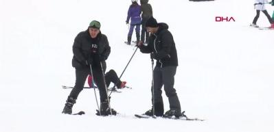 Uludağ&rsquo;da pistlerde adım atacak yer kalmadı: Oteller y&uuml;zde 80 dolu