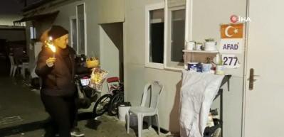 4 yaşındaki depremzede Alya, doğum g&uuml;n&uuml; isteğiyle i&ccedil; ısıttı