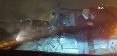 Arnavutk&ouml;y'de İETT otob&uuml;s&uuml; ile hafif ticari ara&ccedil; &ccedil;arpıştı