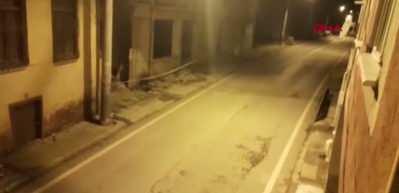 Balıkesir 4,4 b&uuml;y&uuml;kl&uuml;ğ&uuml;nde depremle sallandı