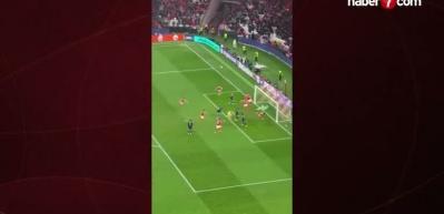 Benfica'dan tarihi galibiyet: 90+8'de kaleci Trubin'in gol&uuml;yle turu ge&ccedil;tiler
