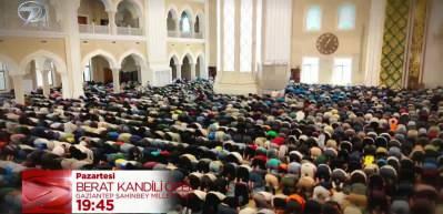 Berat Kandili'nin maneviyatı Kanal 7'de yaşanıyor