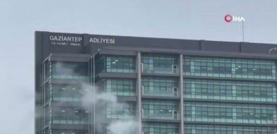 Boşanmak isteyen karısını &ouml;ld&uuml;resiye darp eden koca tutuklandı