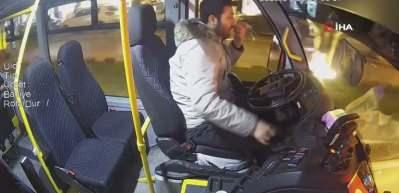 Bursa'da halk otob&uuml;s&uuml;nde zamanla yarış...Kalp krizi ge&ccedil;iren yolcu i&ccedil;in acile kırdı
