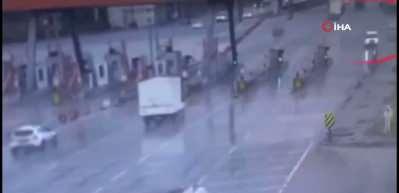 Bursa'da otoyolda pes dedirten g&ouml;r&uuml;nt&uuml;: Ters şeritte kilometrelerce ilerledi