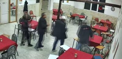 Denizli'de g&uuml;zel kokması i&ccedil;in sobaya d&ouml;k&uuml;len kolonya ortalığı savaş alanına &ccedil;evirdi