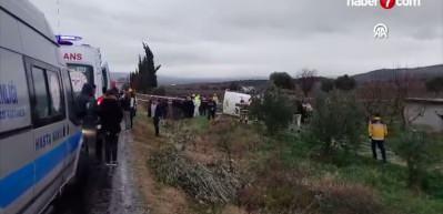 Denizli'de sağlık personellerini taşıyan servis &uuml;z&uuml;m bağına u&ccedil;tu: 25 yaralı!
