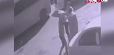 Maganda dehşeti kamerada: "Ahlak bek&ccedil;isi misin" dedi, g&ouml;z&uuml;n&uuml; &ccedil;ay bardağıyla k&ouml;r etti!