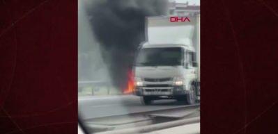 Esenyurt TEM Otoyolu'nda cip yanarak k&uuml;le d&ouml;nd&uuml;