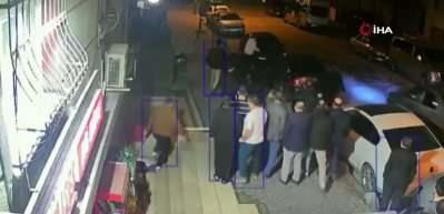 Esenyurt&rsquo;ta uyuşturucu satıcılarını ihbar eden esnafı tehdit eden şahıs tekme tokat dayak yedi