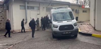 Gaziantep'te otomobil tıra arkadan &ccedil;arptı: 3 kardeş hayatını kaybetti