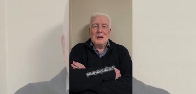 İzzet G&uuml;nay cenaze t&ouml;reninde bir anda yere yığıldı! Sağlık durumuyla ilgili a&ccedil;ıklama