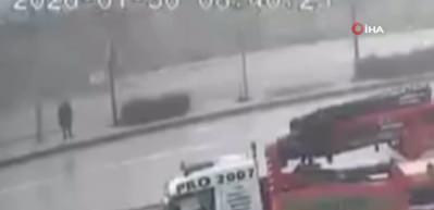 Kontrolden &ccedil;ıkan servis ref&uuml;je &ccedil;ıktı: &Ouml;l&uuml;mden saniyelerle kurtuluş kamerada