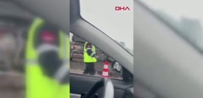 Kuzey Marmara Otoyolu'nda kamyon devrildi; trafik yoğunluğu oluştu