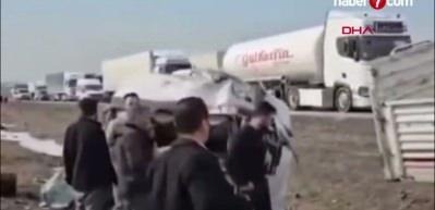 Mardin&rsquo;de feci kaza: İki tır kafa kafaya &ccedil;arpıştı