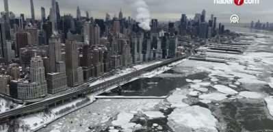 New York&rsquo;ta dondurucu soğuklar Hudson Nehri&rsquo;ni kısmen dondurdu