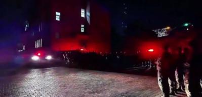 Şafak vakti kapıları kırıldı: İşte dev operasyondan kareler