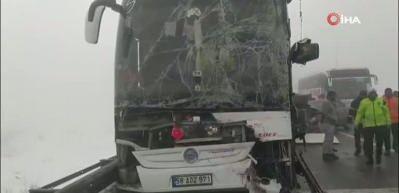 Sivas'ta sis zincirleme kazaya neden oldu: 7 yaralı