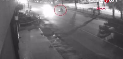 Skuteriyle yolun karşısına ge&ccedil;en emekli polis memuruna kamyon &ccedil;arptı, hayatını kaybetti