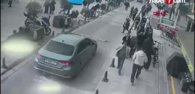 Sultanbeyli'de aracın &ccedil;arptığı kadın takla atarak yere d&uuml;şt&uuml;